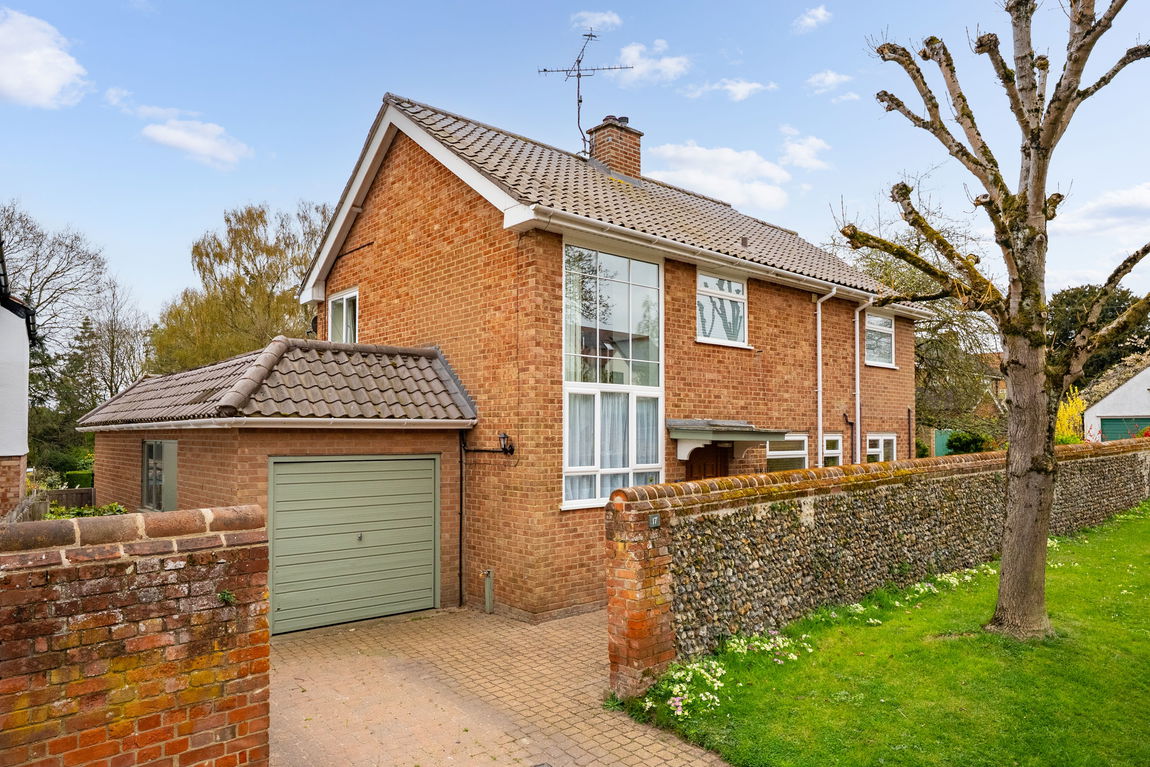 Estate Agents In Saffron Walden 17 Wicken Road 1 1744293609196