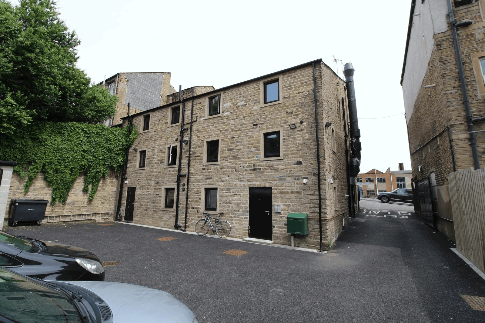 Chapel Hill, Huddersfield, HD1 3EB